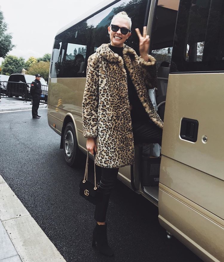 Vsカムバックのカーリー クロス ファッションショー前の気合十分な私服コーデがスゴイ Celebpress