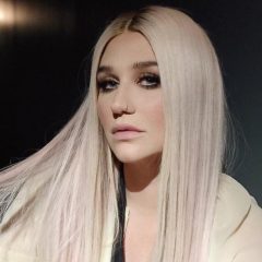 シンガーのケシャ、グラミー賞で観客の涙を誘った『Praying 』のライブ映像を公開