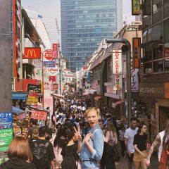 カーリー・クロス来日中！　日本で恋人の誕生日をお祝い