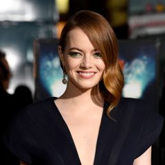 エマ・ストーン、人気コメディ番組の脚本家と婚約　指輪とツーショットを公開